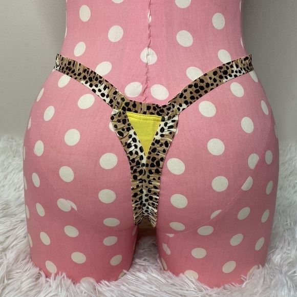 Vintage Y2K Victoria’s Secret Cottagecore leopard print ruffle trim thong - Picture 3 of 5